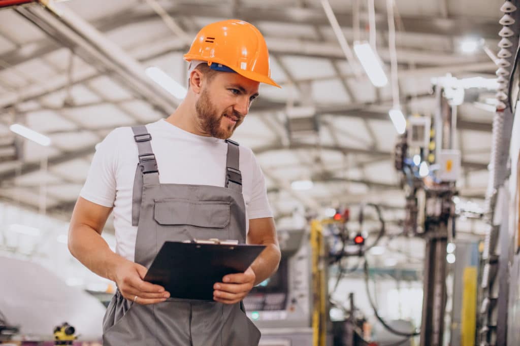 Technicien de maintenance, utilisent la mobilité GMAO.